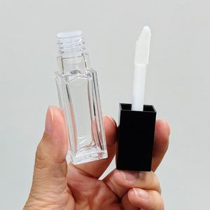 Tubes de gloss à lèvres transparents en plastique carré de marque privée, 8-12 ml, 10 ml avec applicateurs, tubes de gloss à lèvres vides, tubes de rouge à lèvres liquide carrés - Product Image 1