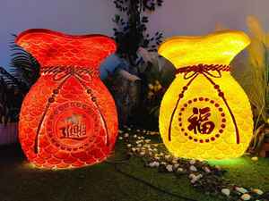 Luz Decorativa LED 3D Personalizada con Diseño de Bolsa de la Suerte, IP65, para Festivales, Jardines, Parques, Decoración de Exteriores, Resina Transparente y Fibra de Vidrio - Product Image 1