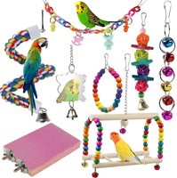 De nombreux types de jouets pour oiseaux Swing, cloche, planche à aiguiser, poteau debout un ensemble de huit pièces avec plusieurs options