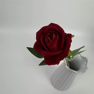 بسعر الجملة زهرة مخملية مفرد بلمسة حقيقية مخملية وردة حمراء لتزيين حفلات الزفاف - Product Image 5