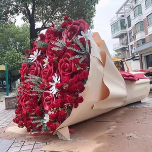 Estatua de Ramo de Rosas Artificiales de Fibra de Vidrio, Escultura Realista para Decoración de Eventos Románticos - Product Image 3