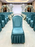 Housse de chaise de banquet en polyester avec jupe, non extensible, ajustée, pour la décoration d'hôtels, de mariages et d'événements