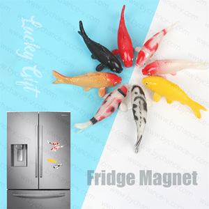 Idée de cadeau de <span class=keywords><strong>pêcheur</strong></span> ornements de poisson de carpe décoratifs aimant de réfrigérateur de poisson koi coloré pour petit cadeau pour les amateurs de pêche - Product Image 1