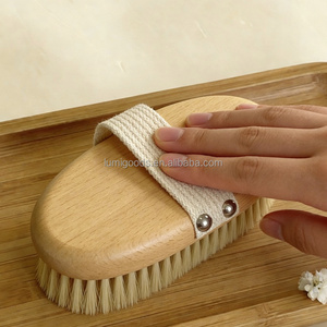 فرشاة جسم خشبية بشعار مخصص وشعيرات نايلون، تصميم بيضاوي بسيط للتدليك والتقشير أثناء الاستحمام وتنظيف البشرة الجافة - Product Image 5