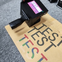 Impresora de inyección de tinta Yaomatec de 10 cm para imprimir números de lote, impresora de inyección de tinta portátil de caracteres grandes para cajas de cartón.