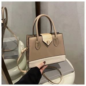 Sacs à bandoulière en cuir PU pour femmes, vente en gros, fermeture éclair, imperméables, forme oreiller, capacité 2-2,9 L, polyester - Product Image 4