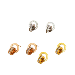 Set di Tre Anelli Trendy in Acciaio Inossidabile Placcato Oro 18K con Numeri Romani per Uso Quotidiano - Product Image 1