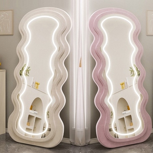 <span class=keywords><strong>Specchio</strong></span> da Parete Moderno Personalizzato a Figura Intera con LED e Cornice in Velluto dal Design Irregolare <span class=keywords><strong>Asimmetrico</strong></span> Ondulato - Product Image 1