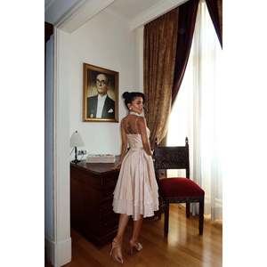 Mini-robe beige de haute qualité avec détail fenêtre, style formel vintage, décontractée, longueur genou, tailles XS-XL, Sweet Day, appliques brodées, doublure - Product Image 1