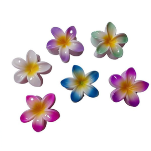 Fermaglio per capelli Frangipani da 8 cm, forcina colorata a forma di fiore per donne e ragazze - Product Image 2