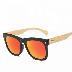 Gafas de Sol Polarizadas con Lentes con Revestimiento Azul y Montura de PC de Alta Calidad, con Patillas de Bambú, Diseño de Marca, Venta al Por Mayor, Personalizables - Product Image 3