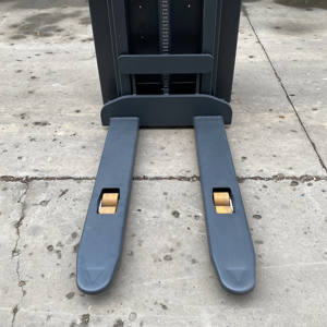 Elevación eléctrica 1500kg Carretilla elevadora portátil de carga automática Alimentado por CA Wangong Apilador de palés todo terreno Camión de altura de elevación de 3000mm - Product Image 5