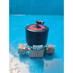 FUJIKIN 411781 Piezas de Equipo de Semiconductores Legacy Usadas Como Están - Product Image 1