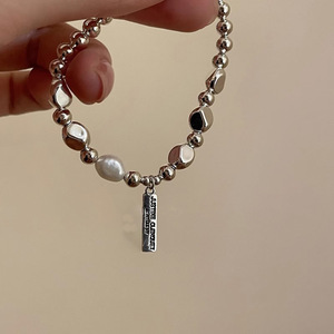 Brazalete de perlas barrocas para mujer, de lujo ligero, estilo sencillo y elegante, con efecto hierro roto, popular entre influencers, venta al por mayor, modelo exclusivo, lujo ligero - Product Image 3
