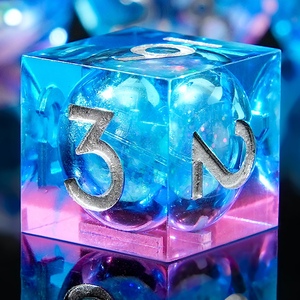 Dés à six faces DND faits à la main en résine liquide irisée bleue, écologiques, 1 pièce, 18 mm, chiffres argentés, <span class=keywords><strong>Dungeons</strong></span> & <span class=keywords><strong>Dragons</strong></span> - Product Image 1