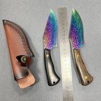 Couteau de chasse à manche en bois martelé de qualité supérieure couteau à lame fixe placage en titane arc-en-ciel couteau de survie de camping EDC avec gaine