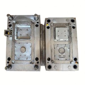 Injection de pièces automobiles de précision personnalisées, moule en plastique noir pour garde-boue de moto - Product Image 2