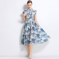 Robe chemise élégante pour femme, imprimé bleu et blanc, col à revers vintage, manches courtes, taille cintrée, coupe trapèze, longueur midi, robe de bureau