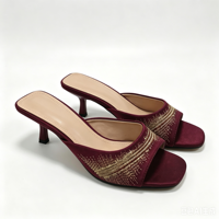 Nouvelle Arrivée Mules Femme en Satin Brodé Fil Doré, Logo Personnalisé, Bout Carré Ouvert, Talon Ultra Haut, Chaussures de Mariage