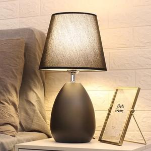 Lámpara de Mesa de Estilo Nórdico de Alta Gama, Diseño Europeo Creativo para Dormitorio y Hotel, Sensor Táctil Cálido, Decoración Moderna y Sencilla para el Hogar - Product Image 4