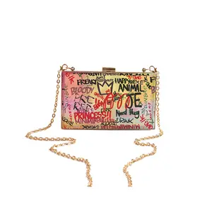 Kleine Kettingen Vrouwen Doos Bag Vrouwelijke Graffiti Handtassen Dames Avondfeest Clutch Letters Print Vrouwen Boodschappers Lock Schoudertas