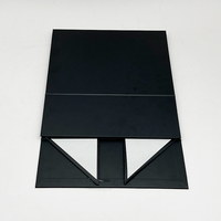 Meilleures ventes Emballage de vêtements noir avec impression de logo personnalisé Boîte cadeau pliante à fermeture magnétique Boîte de papier carton recyclable