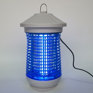 เครื่องกำจัดยุงไฟฟ้า 18W กันฝนสำหรับใช้งานกลางแจ้ง ดักจับด้วยแสงสีฟ้า พร้อมตะแกรงไฟฟ้า 4000V สำหรับควบคุมศัตรูพืชในสวน - Product Image 1