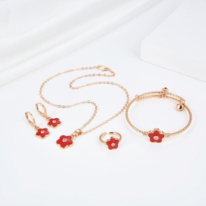 Nuovo Set di gioielli da donna Set tre pezzi Boutique piccolo fiore rosso 2024 orecchini <span class=keywords><strong>collana</strong></span> all'ingrosso - Product Image 3