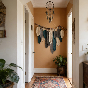 Décoration murale en macramé tressé à la main sur le thème tropical, art tissé de qualité hôtelière pour projets hôteliers - Product Image 5