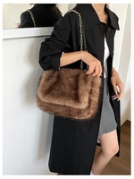 Sac à bandoulière en fausse fourrure pour femme Zeyu, nouveau modèle hiver, sac fourre-tout moelleux de luxe avec chaîne dorée, sac à main en peluche pour femme, sac à main en fausse fourrure écologique