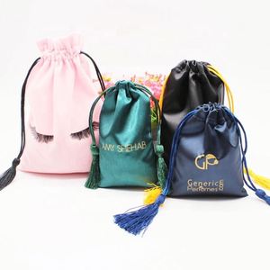 Pochette à cordon personnalisée en satin imprimé sérigraphié avec logo, sac à maquillage, pochette à bijoux écologique, utilisation OEM, cadeau de marque, pochettes cosmétiques - Product Image 4