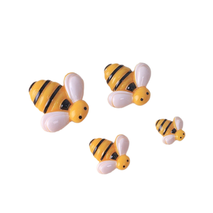 Caoh, la piccola ape attenta, offre accessori in resina fai-da-te, patch per cancelleria, portachiavi e ciondoli. - Product Image 5