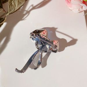 XILIANGFEIZI Vente de liquidation Bijoux en gros Broche en cristal bleu mer en forme d'arc Cadeau de mariage et de fiançailles <span class=keywords><strong>Costume</strong></span> OL avec accessoires - Product Image 5