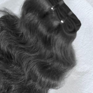 Extensions de cheveux vierges indiens bruts | Paquets de double trame bouclés à donneur unique alignés sur les cuticules en gros - Product Image 1