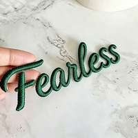 Nouveaux patchs brodés faits main, mini lettres personnalisées, de haute qualité, pour vente en gros, livraison rapide