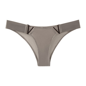 Bragas <span class=keywords><strong>de</strong></span> ropa interior <span class=keywords><strong>de</strong></span> moda sexy <span class=keywords><strong>de</strong></span> nailon brillante <span class=keywords><strong>de</strong></span> espera <span class=keywords><strong>de</strong></span> cintura baja <span class=keywords><strong>con</strong></span> letras en V <span class=keywords><strong>de</strong></span> metal para <span class=keywords><strong>mujer</strong></span> - Product Image 3