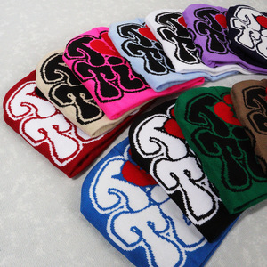 Phổ biến thư tùy chỉnh chấp nhận Acrylic sợi Jacquard dệt kim Mũ len Beanie Mũ lạnh với trái tim tan vỡ & thư thiết kế - Product Image 3