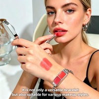 Bracelet chaîne à marque privée, Palette de gloss, Teinte blush, Chaîne de main argentée, Crème pour les joues, Rouge à lèvres éclatant