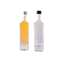 Bouteilles en verre transparentes de 50 ml de qualité supérieure pour l'emballage de la vodka et du whisky, vente en gros dans une boîte personnalisée