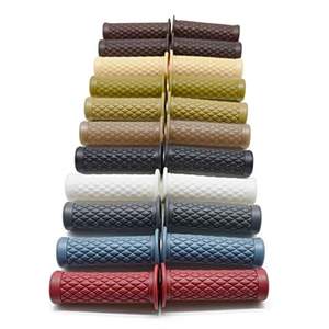 Empuñadura de Goma Universal Negra de 7/8'' para Motocicleta y ATV, Estilo Café Racer - Product Image 1