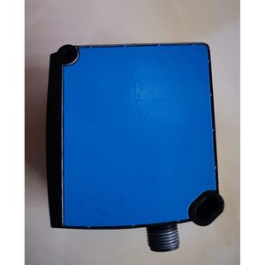 Sensor de distancia láser industrial Sick DT50 de 658nm con montaje de brida, fabricado en Alemania - Product Image 5