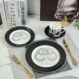 Vente flash Ensemble de restaurant de luxe nordique noir 2 pièces Assiette en porcelaine écologique avec boîte cadeau - Product Image 3