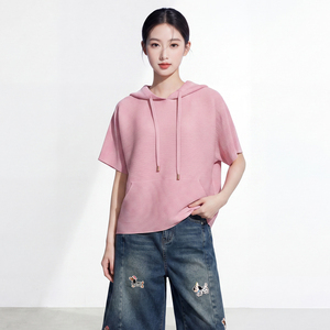 Miyake – Nouvelle collection : T-shirt plissé décontracté pour femme, anti-plis, respirant, à manches chauve-souris courtes, séchage rapide, coupe ample, avec col à revers et capuche. - Product Image 3