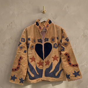 Chaqueta de Pana Marrón con Apliques de Corazón y Estrella, Cuello Mao, Manga Larga, Abrigo de Otoño para Mujer con Cierre Abierto y Diseño de Parches - Product Image 1