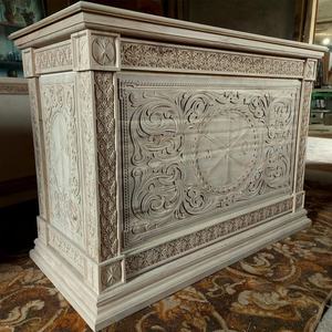 Tradicional Santuario católico romano mobiliario gótico tracería incrustaciones nogal Burl Altar plataforma para escuela sacristía moderna - Product Image 5