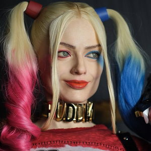 <span class=keywords><strong>El</strong></span> personaje femenino más sexy de DC Comics, Harley Quinn, en una escultura de busto de fibra de vidrio a escala <span class=keywords><strong>1</strong></span>:<span class=keywords><strong>1</strong></span>, perfecta para coleccionistas. - Product Image 2