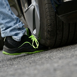 Chaussures <span class=keywords><strong>de</strong></span> sécurité <span class=keywords><strong>de</strong></span> <span class=keywords><strong>travail</strong></span> pour hommes <span class=keywords><strong>de</strong></span> haute qualité respirantes anti-crevaison avec embout en acier en gros pour les saisons d'hiver et d'automne - Product Image 6