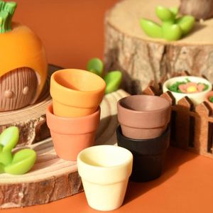 Miniature de pot de fleurs en résine crème et terre cuite pour kit de maison de poupée DIY avec accessoires décoratifs artistiques peints à la main - Product Image 3