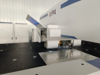 Prensa Punzonadora CNC de Torreta de 24 Estaciones para Cortar, Doblar y Grabar Chapa Metálica