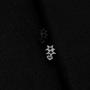 Boucles d'oreilles clous pentagramme personnalisées 2026, design ajouré de luxe léger, modèle populaire, bijoux de mode unisexe - Product Image 2